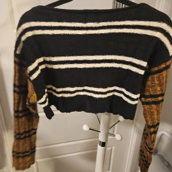 Crop Top Sweater - Picture 5 of 5